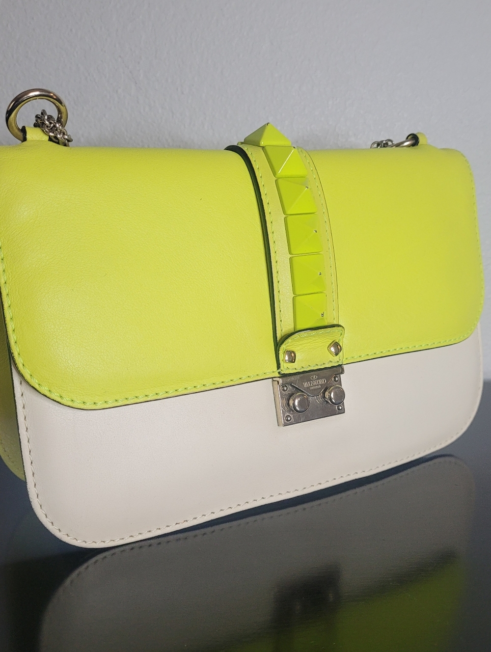 Valentino Garavani Glam Lock flap shoulder bag - Picture 4 of 15